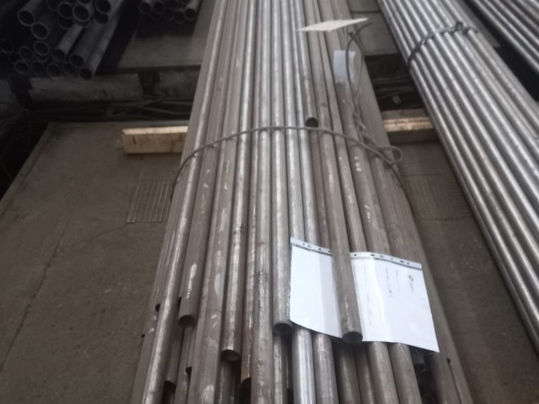 Труба нержавеющая круглая 12Х18Н10Т - 38x1.6x6900 